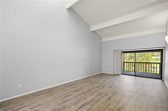Building Photo - Beautifully Upgraded Single-Level Condo on...