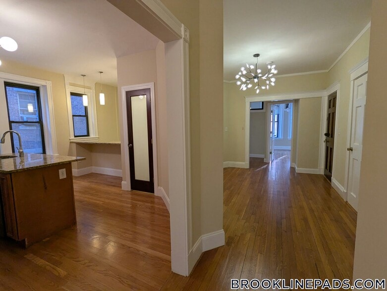 Building Photo - 184 St Paul St