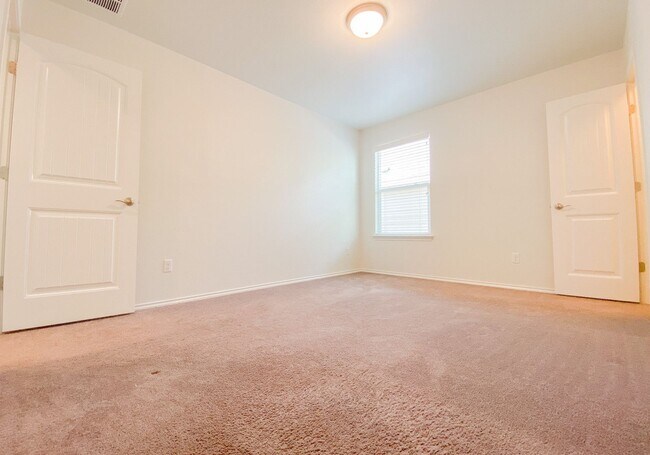 Building Photo - Beautiful 5 BR / 2.5 BA Home for Rent in A...