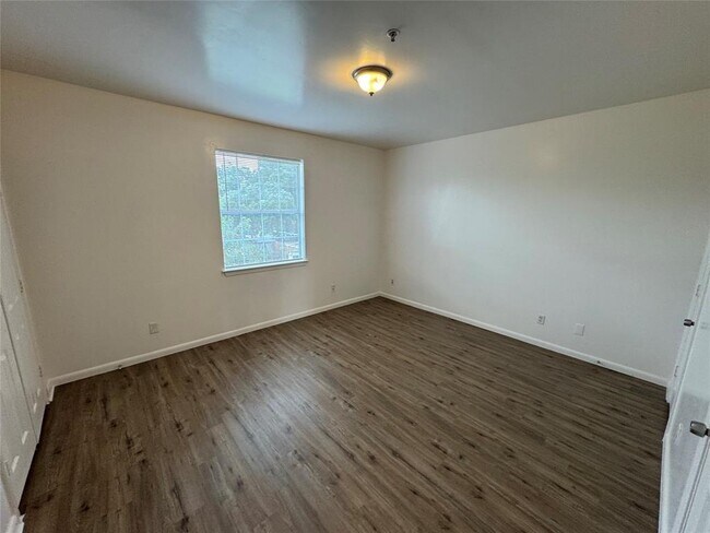 Building Photo - 8526 Lenore St