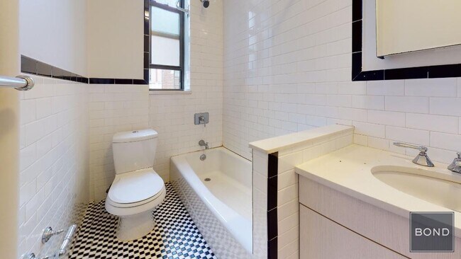 Building Photo - 129 E 97th St