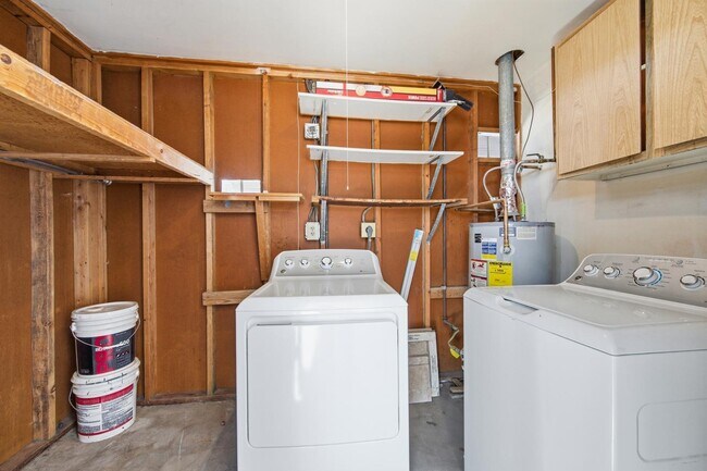 Building Photo - 204 E Duke Dr