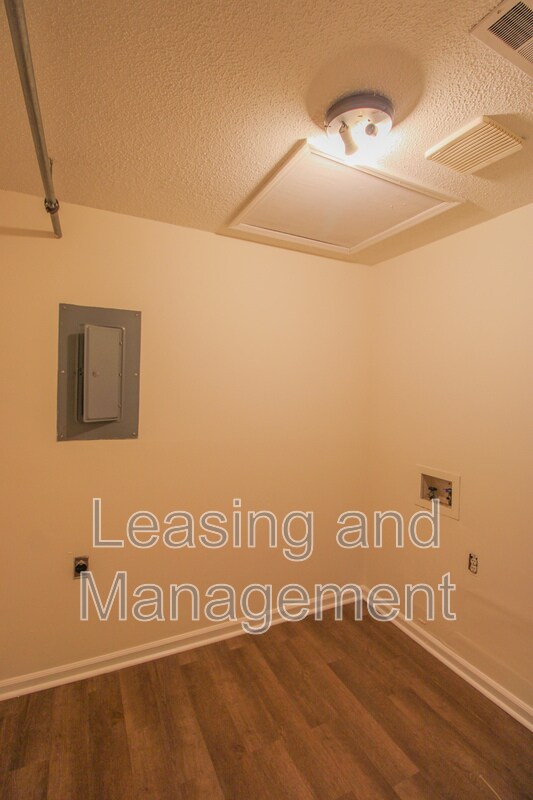 Building Photo - 910 Sea Gull Dr