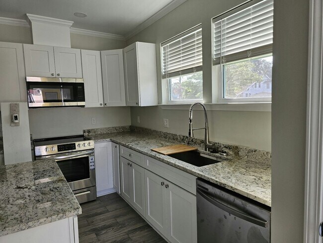 Building Photo - 8709 Apricot St