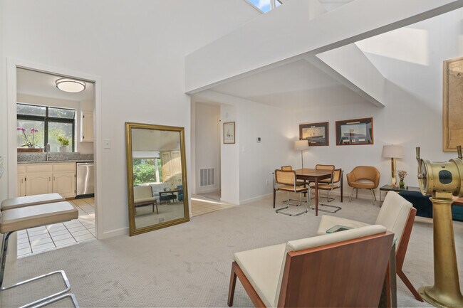 Building Photo - 61 Whitney Glen Dr