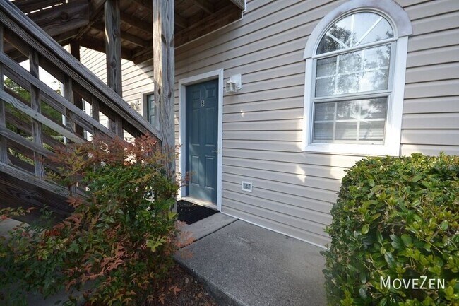 Building Photo - 725 Bragg Dr