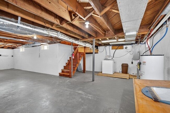 Building Photo - 250 Gillespie Dr NE