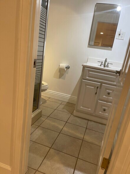 Bathroom - 7330 Yarmouth Ave