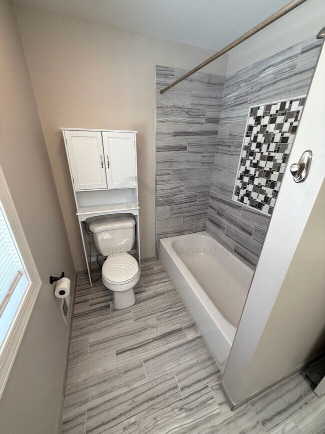 Building Photo - 16135 Henry Ruff Rd