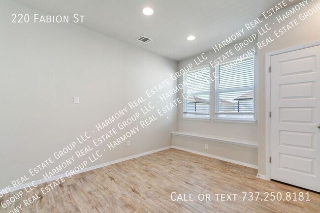 Building Photo - 220 Fabion St