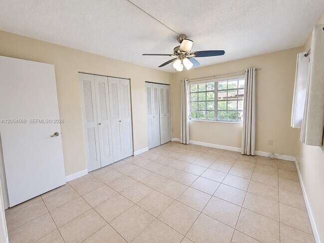 Building Photo - 8650 SW 109th Ave