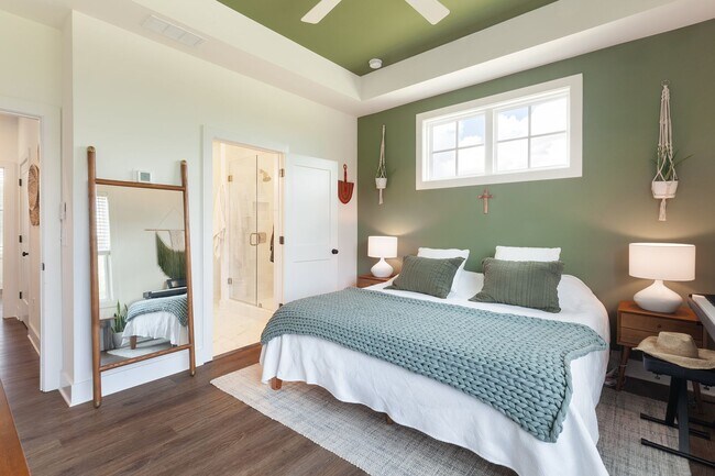 Building Photo - Stylish End-Unit Townhome Minutes From Gra...