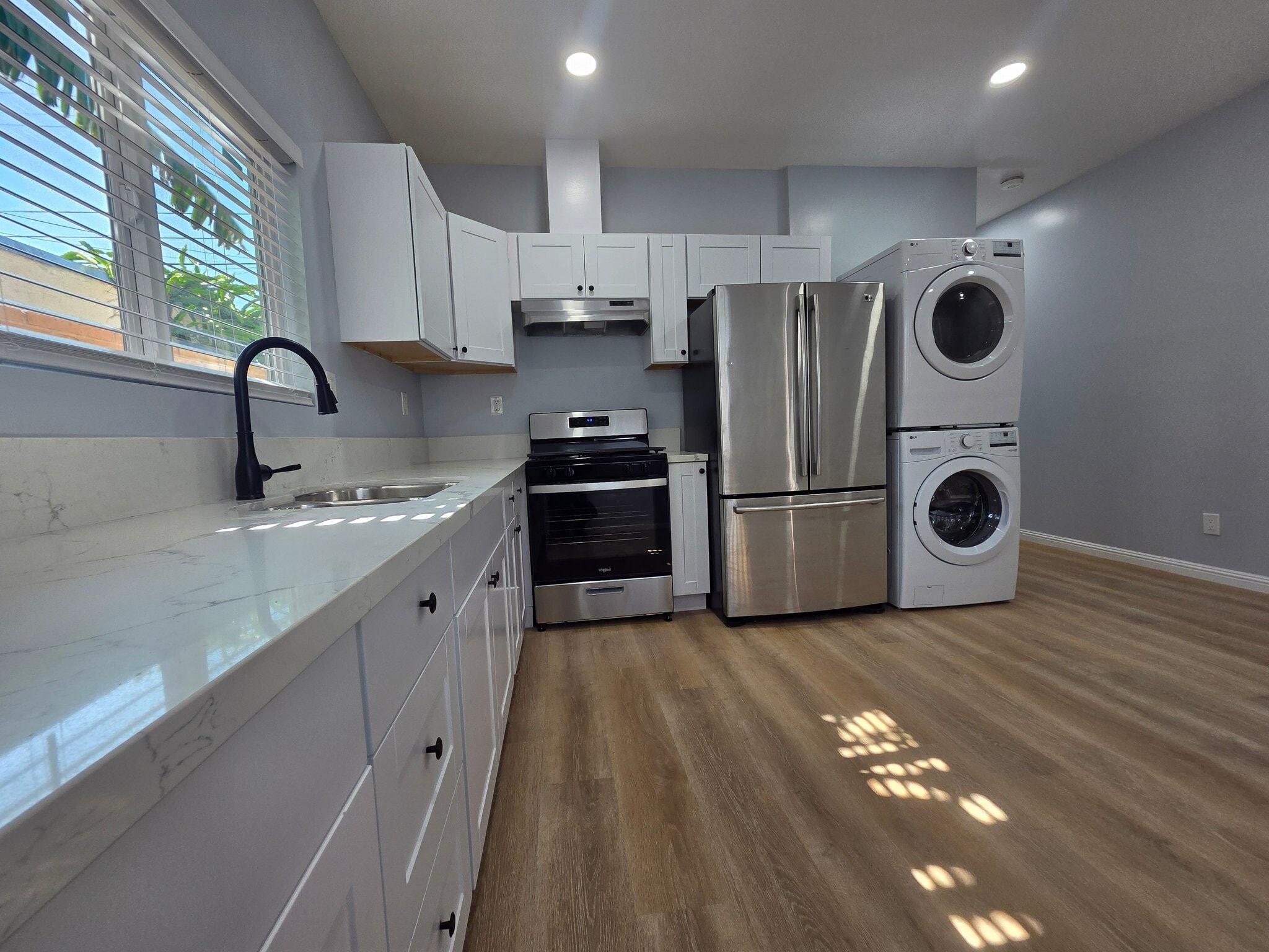 Building Photo - 1715 W 64th St