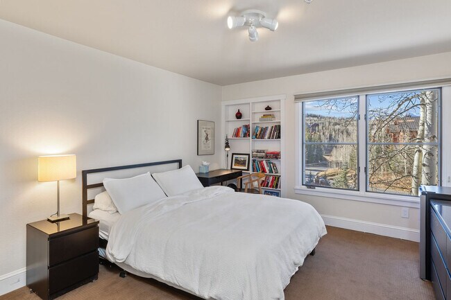 Building Photo - 113 Lost Creek Ln