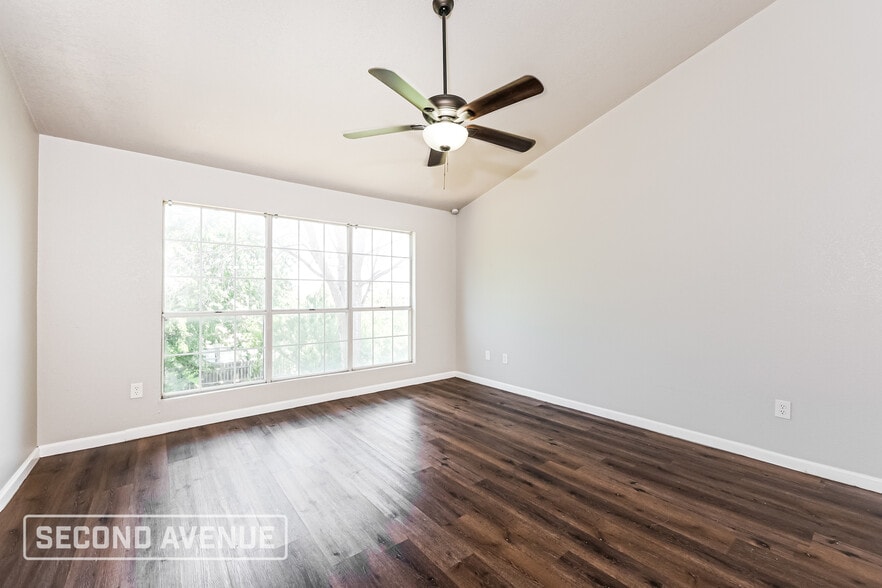 Building Photo - 2712 Creekwood Ln