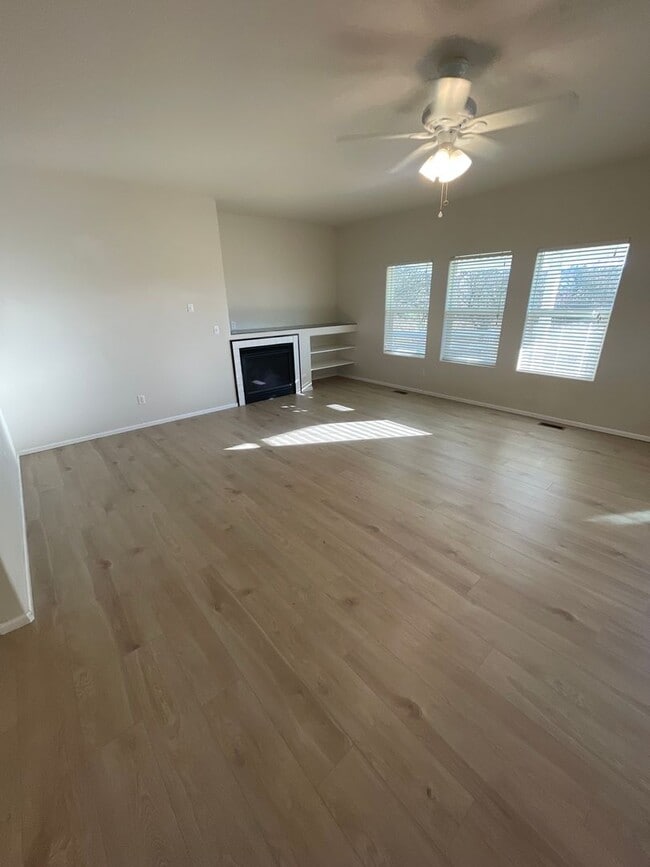 Building Photo - 3 Bedroom Home in North Albany!