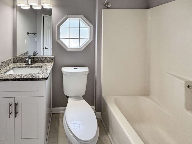 Building Photo - Beautiful and Comfortable Home in Mableton!