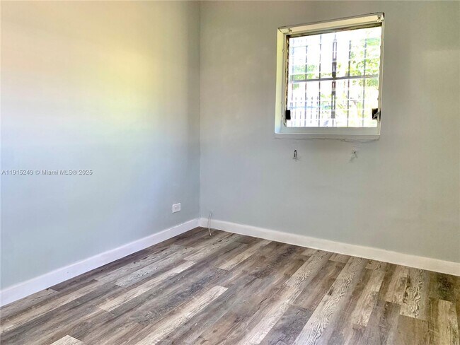 Building Photo - 2901 NW 18th St