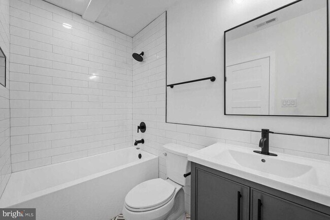 Building Photo - 1368 Bryant St NE