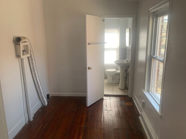 Building Photo - 3 Bedroom House in the West End of York City