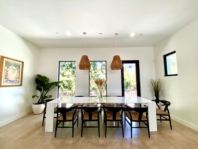 Building Photo - 4717 Wilshire Blvd
