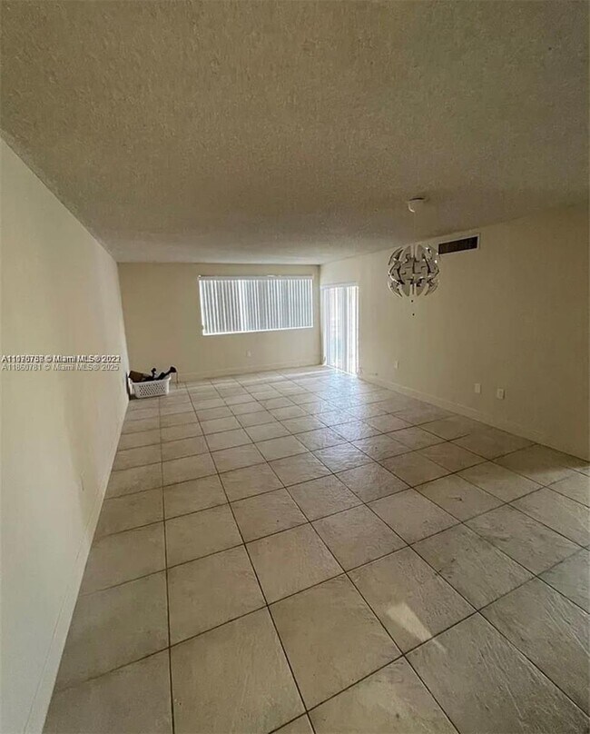 Building Photo - 460 W Park Dr