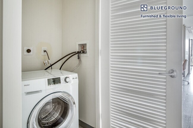 Building Photo - 2009 8th St NW