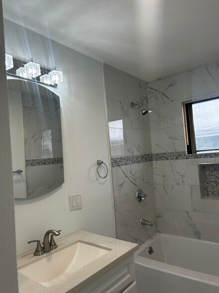 Building Photo - 176 Brush Hill Rd