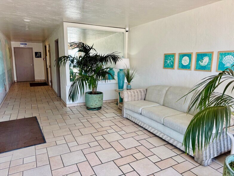 Building Photo - 4465 Ocean Blvd