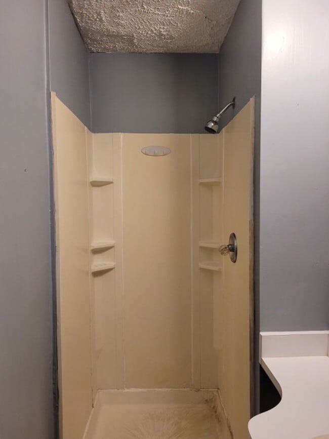 Building Photo - 201 W Chestnut St