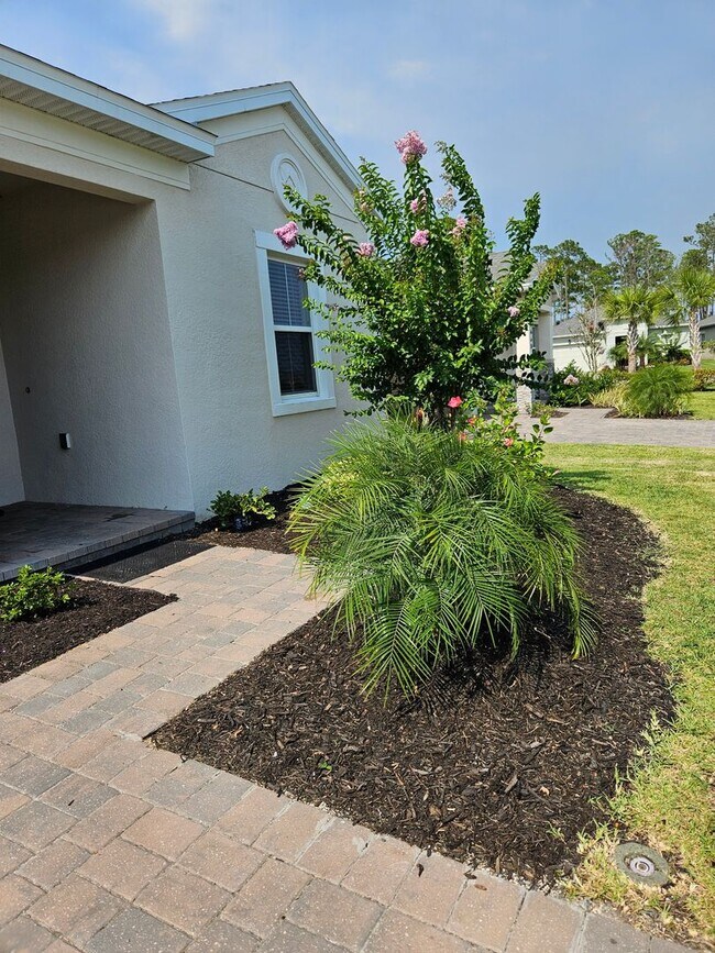 Building Photo - 4 Bedroom 2 bath beautiful spacious home i...