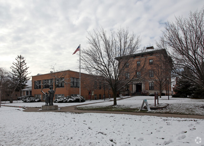 110 North Main - Thompson Apartments