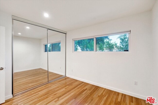 Building Photo - 5400 W 82nd St