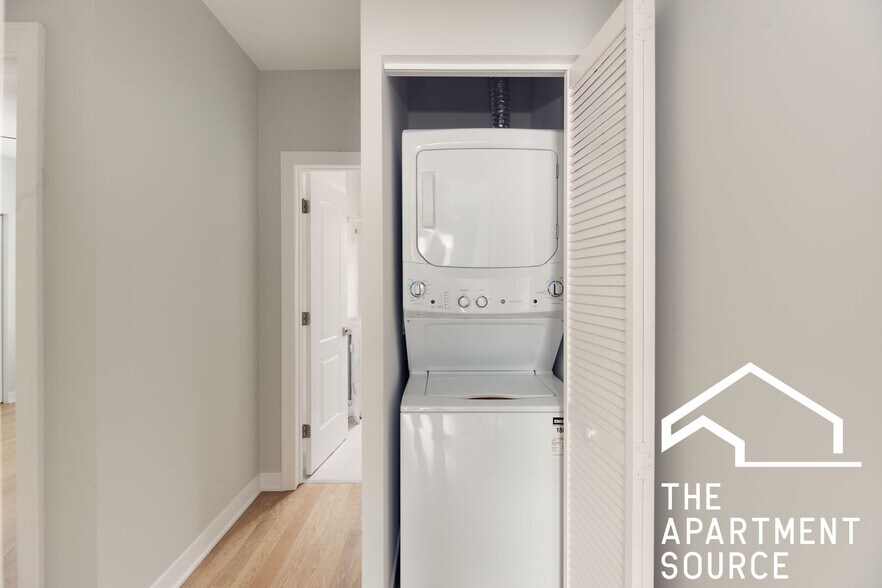 Building Photo - 4847 N Wolcott Ave