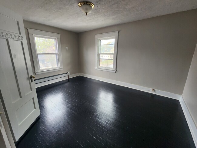 Building Photo - 325 Hazelwood Terrace