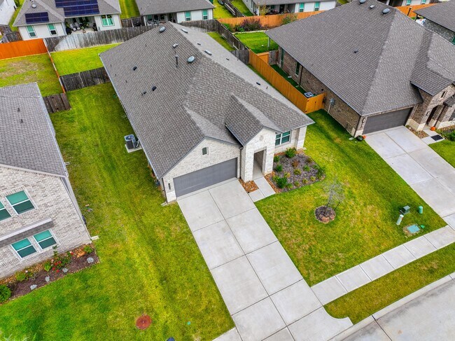 Building Photo - 15228 Tattle Crk Ln