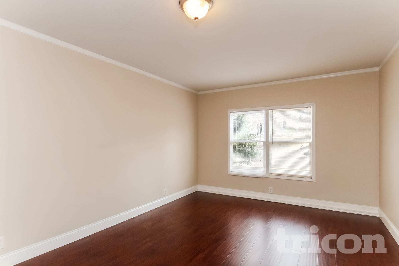 Building Photo - 10417 Hugue Way