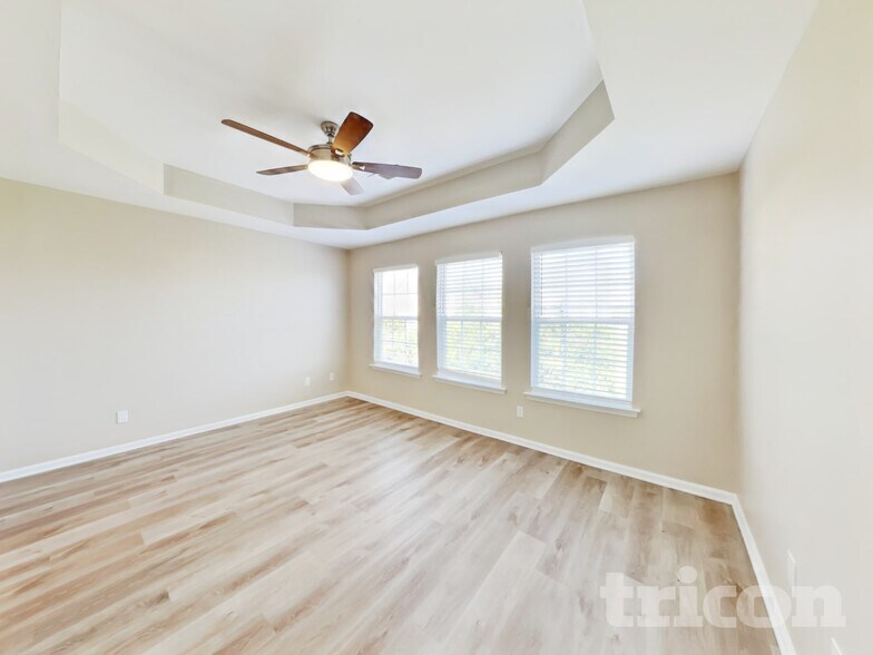 Building Photo - 1889 Olive Cir