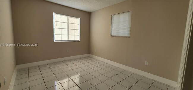 Building Photo - 800 SW 10th Ave