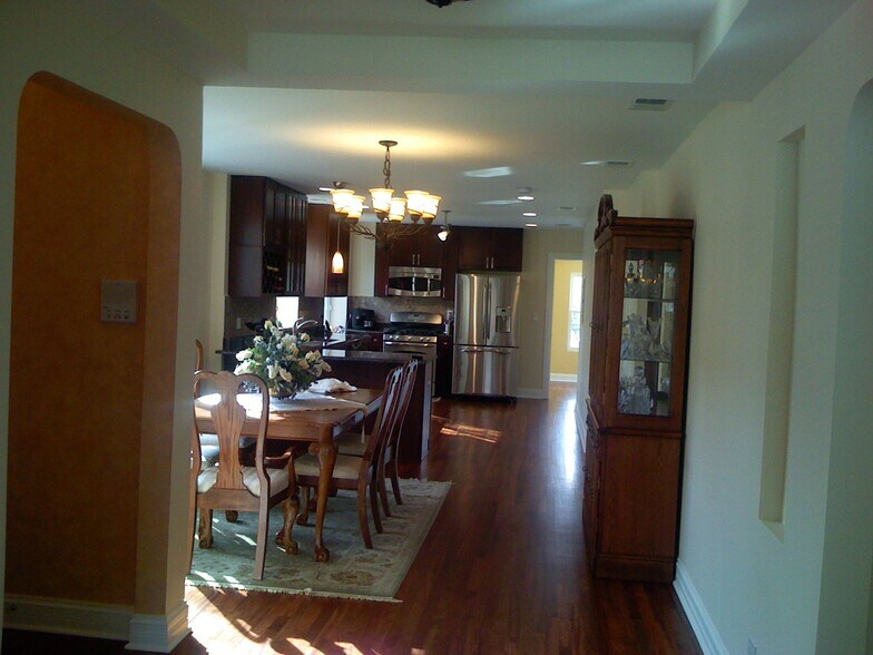 Building Photo - 2539 W Lunt Ave