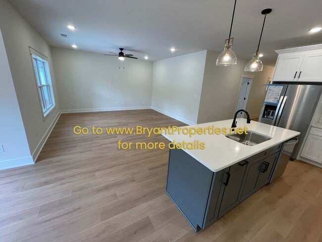 Building Photo - Single Family