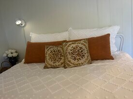 Building Photo - 3178 Ridge Rd