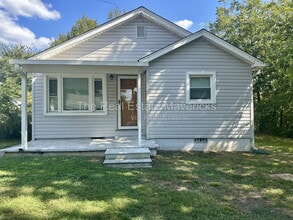 Building Photo - 575 SE Gaut St