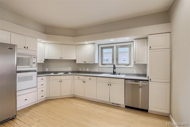 Building Photo - 217 S Jackson St