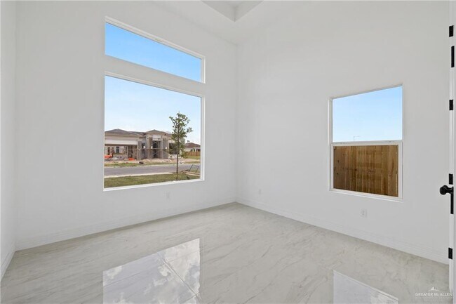 Building Photo - 32 Zimmerius Ave