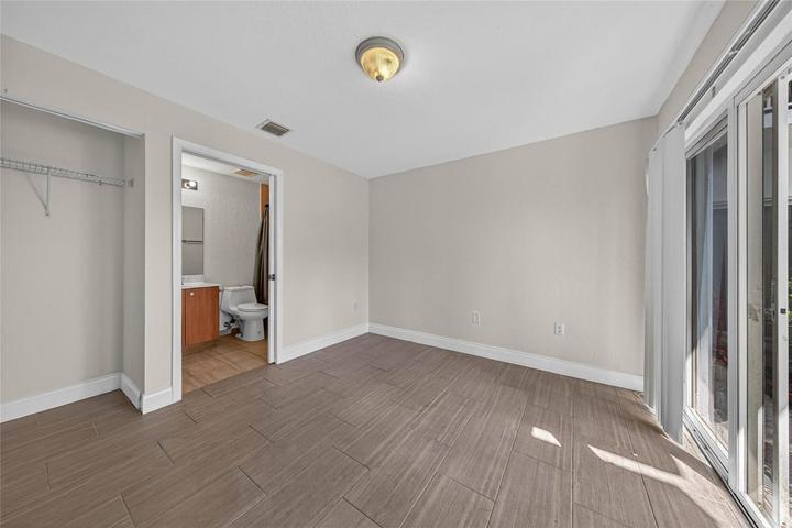 Building Photo - 2725 NE 8th Ave