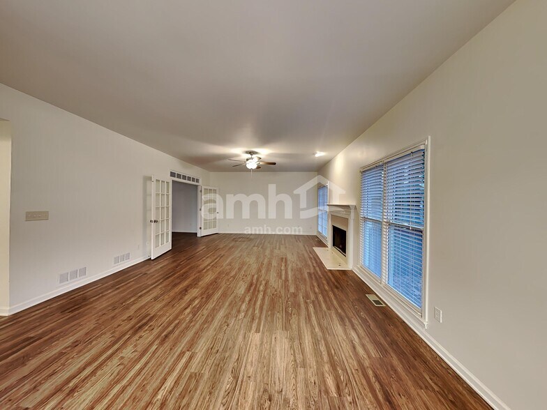 Building Photo - 3987 Fox Glen Dr