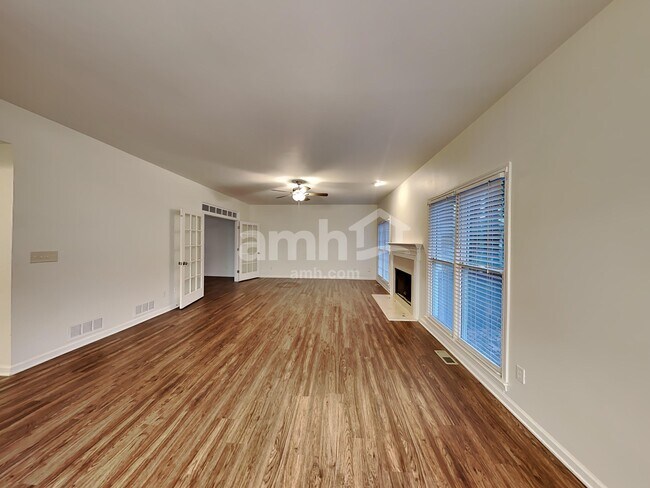 Building Photo - 3987 Fox Glen Dr