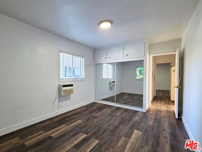 Building Photo - 920 Westbourne Dr