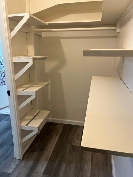 BD closet interior to left - 1931 33rd St